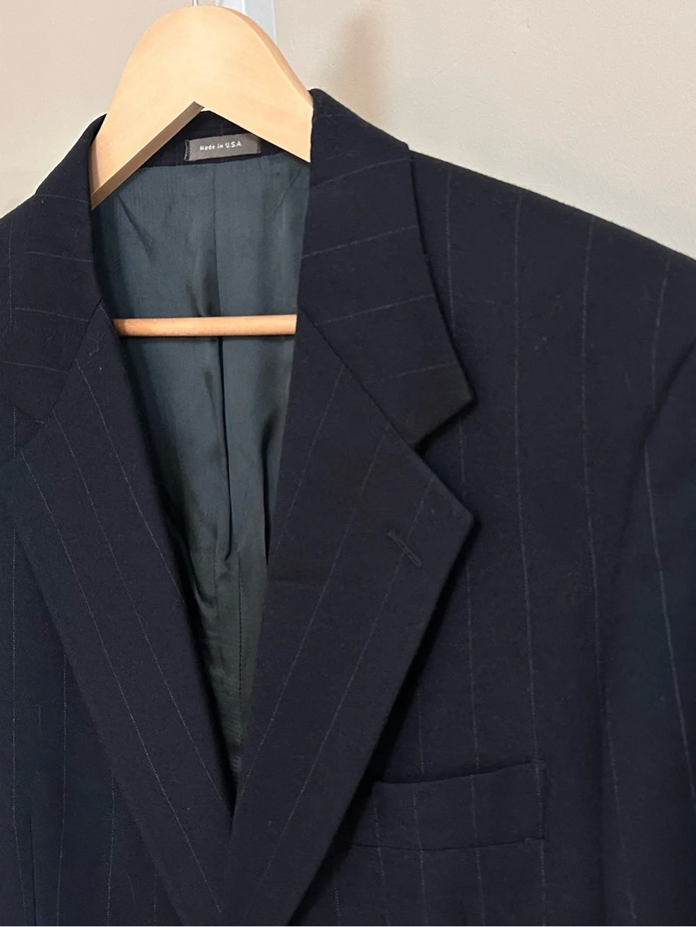 Calvin Klein Vintage Navy Pinstripe Wool Suit 42R 32x28 Two Button Business